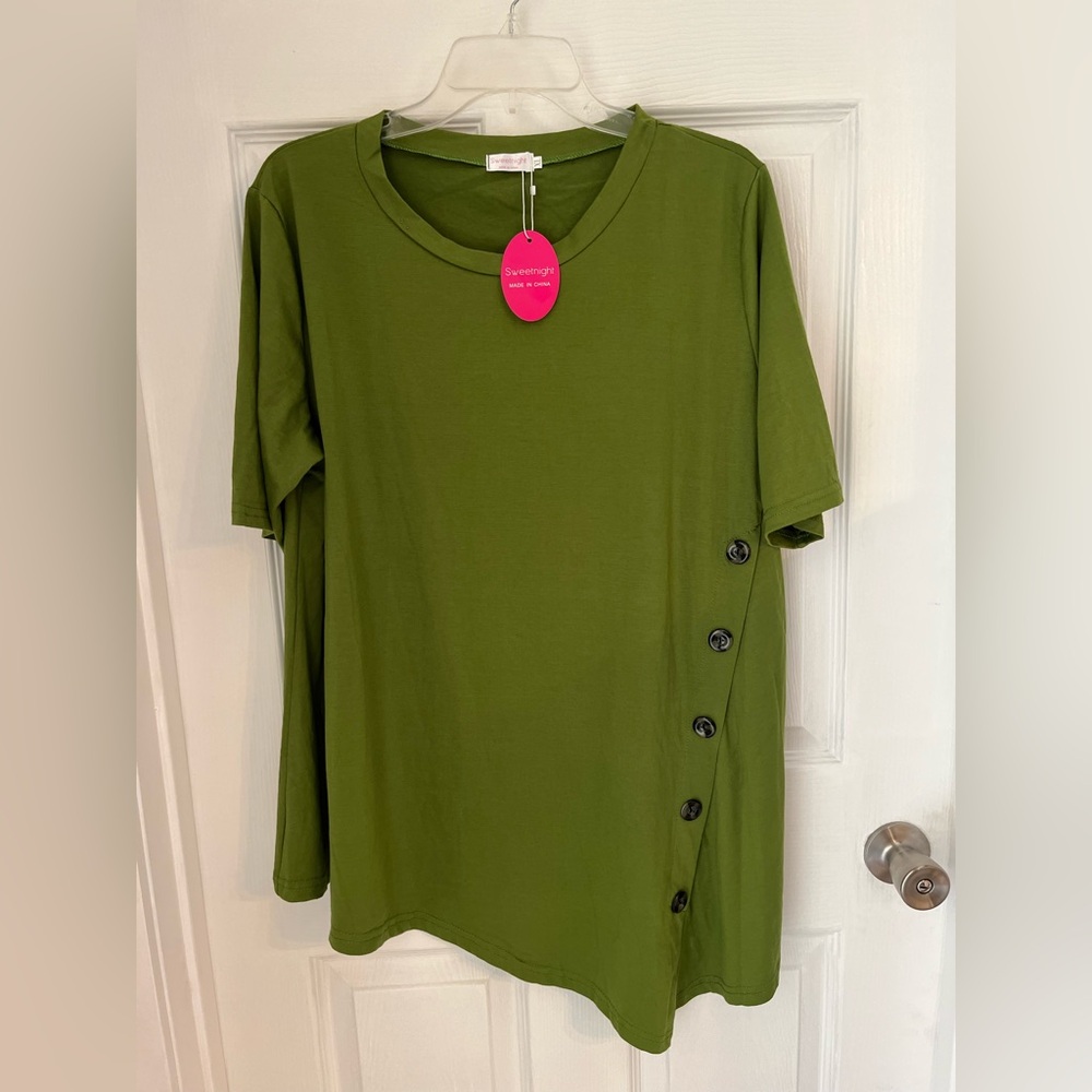 Sweet night NWT women’s asymmetrical top